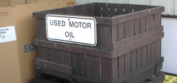 a sign says "used motor oil"
